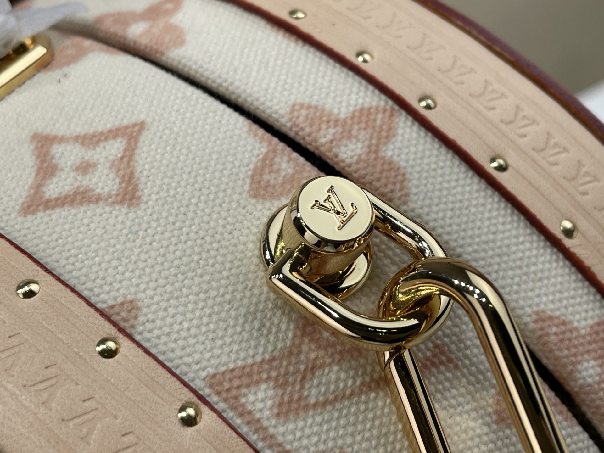 【顶级原单】【BOÎTE CHAPEAU 小号帽箱 硬箱】M15293 27961  白花/丝印(沙丘) 铆钉 這款Bo