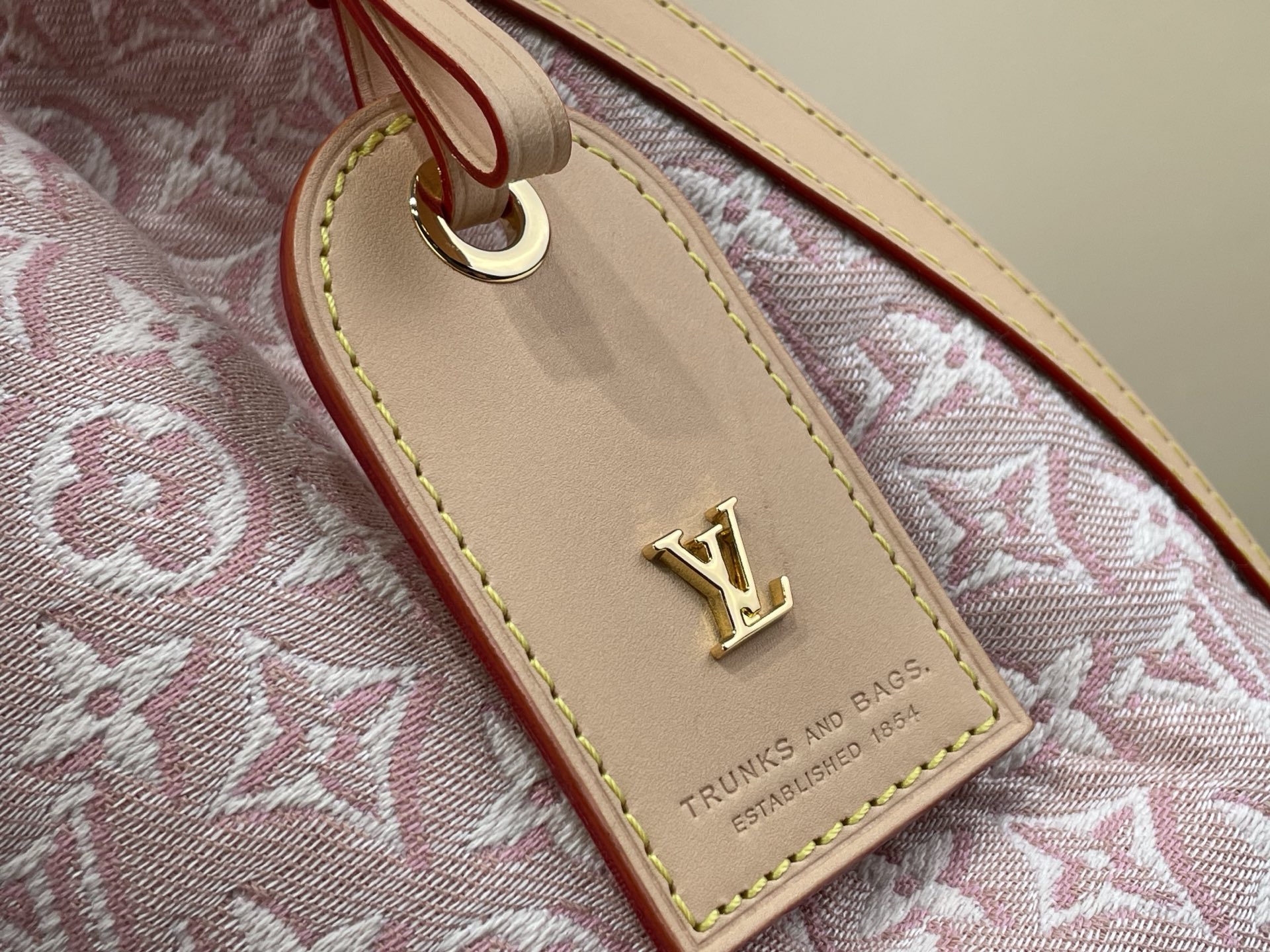 【顶级原单】【NOÉ 水桶手袋 】M28714 粉色/提花 Noé 手袋焕新演绎 Monogram Emblème 版本