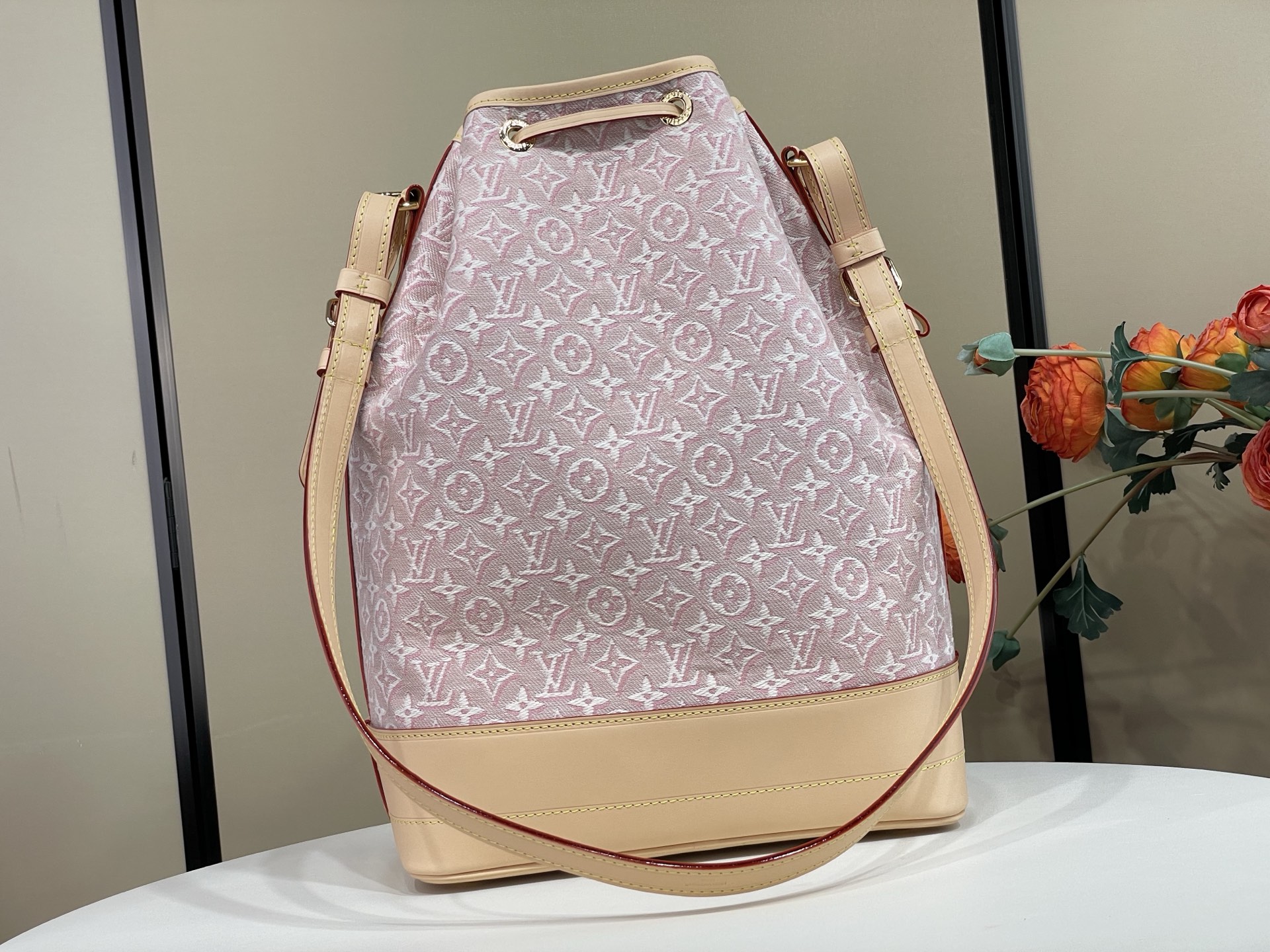 【顶级原单】【NOÉ 水桶手袋 】M28714 粉色/提花 Noé 手袋焕新演绎 Monogram Emblème 版本
