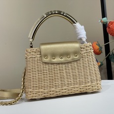 【顶级原单】【Capucines Mini 手袋】M48865 28544 香槟金色/编织 这款Capucines Mi 【顶级原单】【Capucines Mini 手袋】M48865 28544 香槟金色/编织 这款Capucines Mi