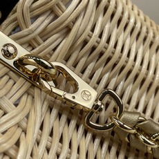 【顶级原单】【Capucines Mini 手袋】M48865 28544 香槟金色/编织 这款Capucines Mi 【顶级原单】【Capucines Mini 手袋】M48865 28544 香槟金色/编织 这款Capucines Mi
