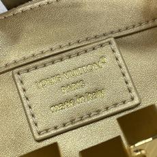 【顶级原单】【Capucines Mini 手袋】M48865 28544 香槟金色/编织 这款Capucines Mi 【顶级原单】【Capucines Mini 手袋】M48865 28544 香槟金色/编织 这款Capucines Mi
