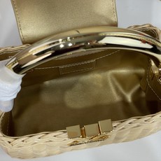 【顶级原单】【Capucines Mini 手袋】M48865 28544 香槟金色/编织 这款Capucines Mi 【顶级原单】【Capucines Mini 手袋】M48865 28544 香槟金色/编织 这款Capucines Mi