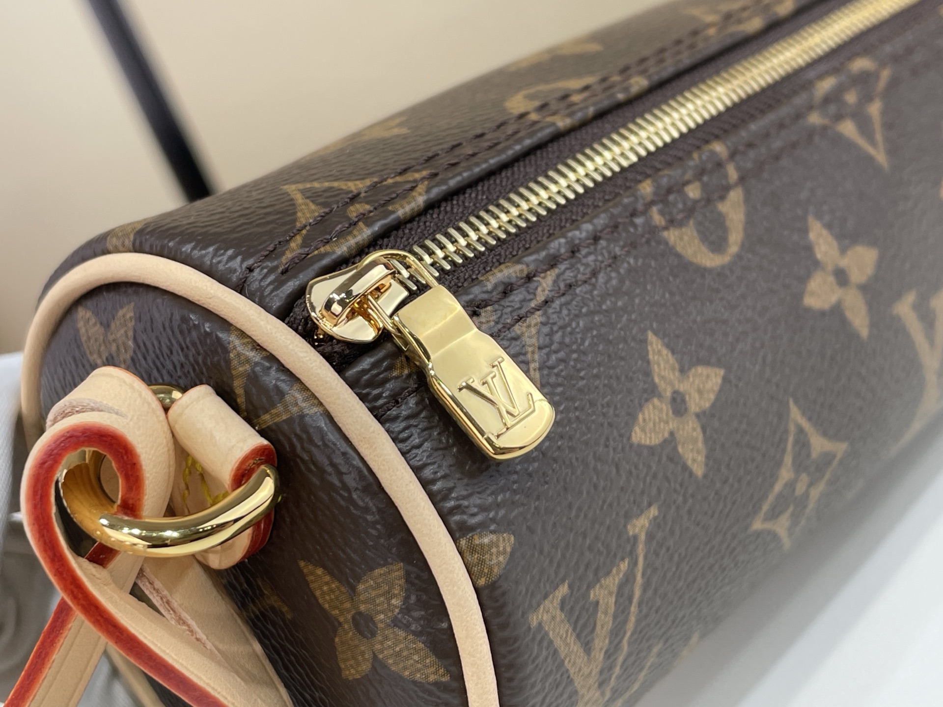 【顶级原单】【POCHETTE PAPILLON 圆筒手袋】M25703老花(钢五金) 翻阅路易威登的典藏档案,探寻 P 【顶级原单】【POCHETTE PAPILLON 圆筒手袋】M25703老花(钢五金) 翻阅路易威登的典藏档案,探寻 P