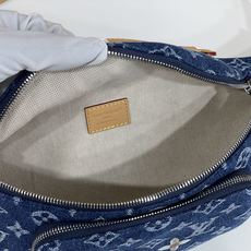 【顶级原单】【Rush Bumbag 腰包】M27640 蓝色牛仔/刺绣(花卉)运动型的Rush Bumbag由Mono 【顶级原单】【Rush Bumbag 腰包】M27640 蓝色牛仔/刺绣(花卉)运动型的Rush Bumbag由Mono