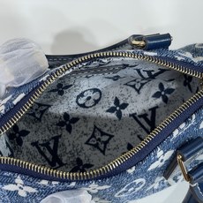 【顶级原单】【Nano Speedy】 M81168 蓝色(牛仔) 手袋是路易威登经典 Speedy 手袋的玲珑演绎,此 【顶级原单】【Nano Speedy】 M81168 蓝色(牛仔) 手袋是路易威登经典 Speedy 手袋的玲珑演绎,此