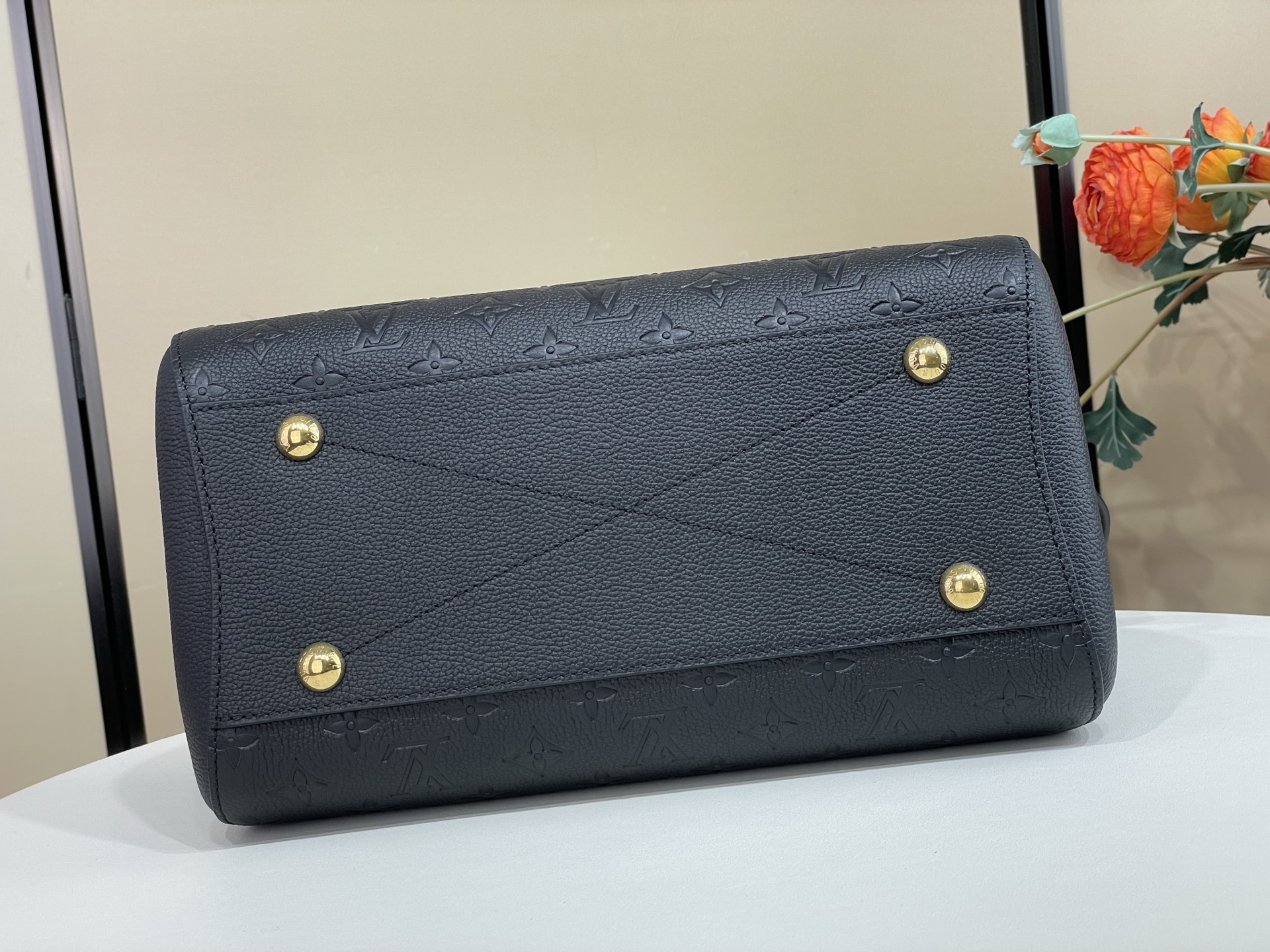 【顶级原单】【MONTAIGNE  MM 手袋】M41048黑色压花（蒙田）是活力四射的商务女士的理想之选 富有立体感的