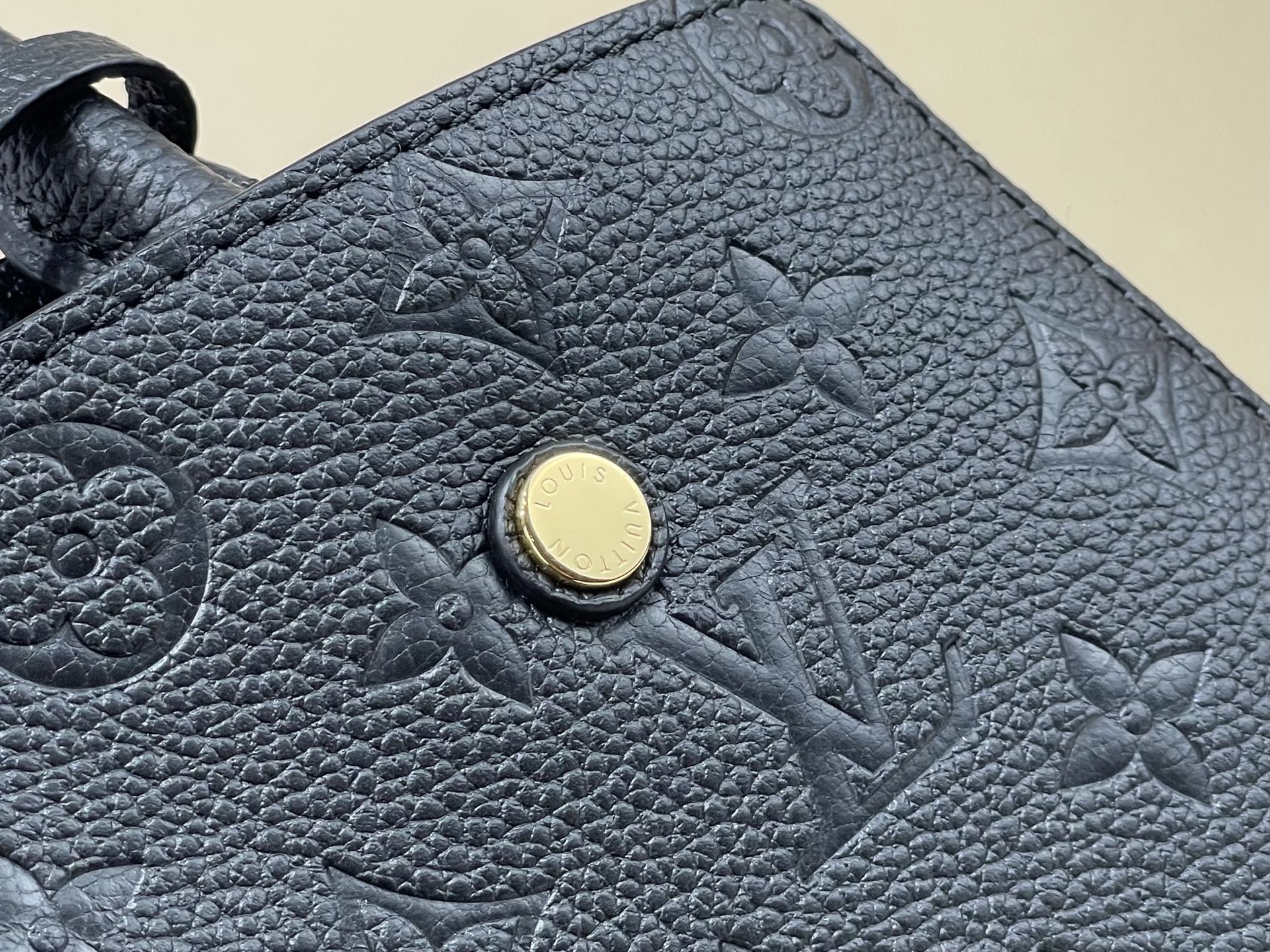 【顶级原单】【MONTAIGNE  MM 手袋】M41048黑色压花（蒙田）是活力四射的商务女士的理想之选 富有立体感的