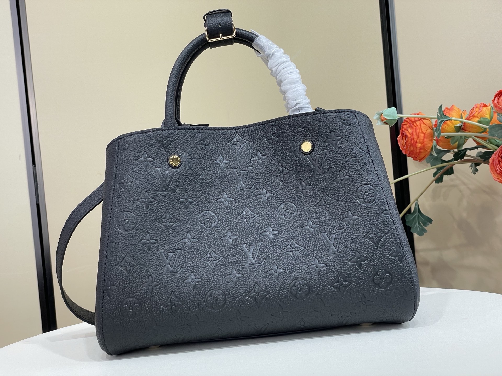 【顶级原单】【MONTAIGNE  MM 手袋】M41048黑色压花（蒙田）是活力四射的商务女士的理想之选 富有立体感的