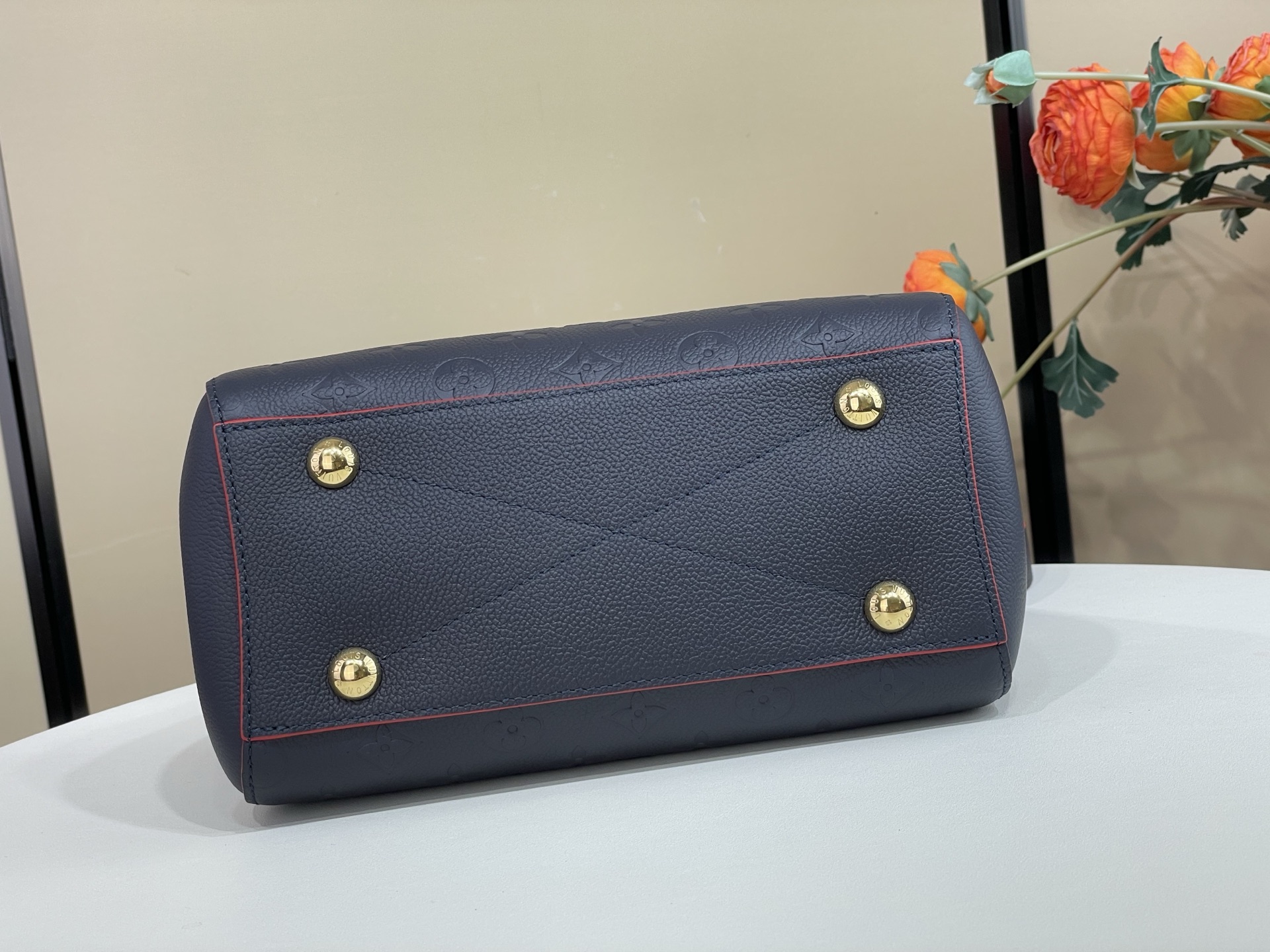【顶级原单】【MONTAIGNE BB 手袋】M41053海军蓝压花（蒙田） 是活力四射的商务女士的理想之选 富有立体感