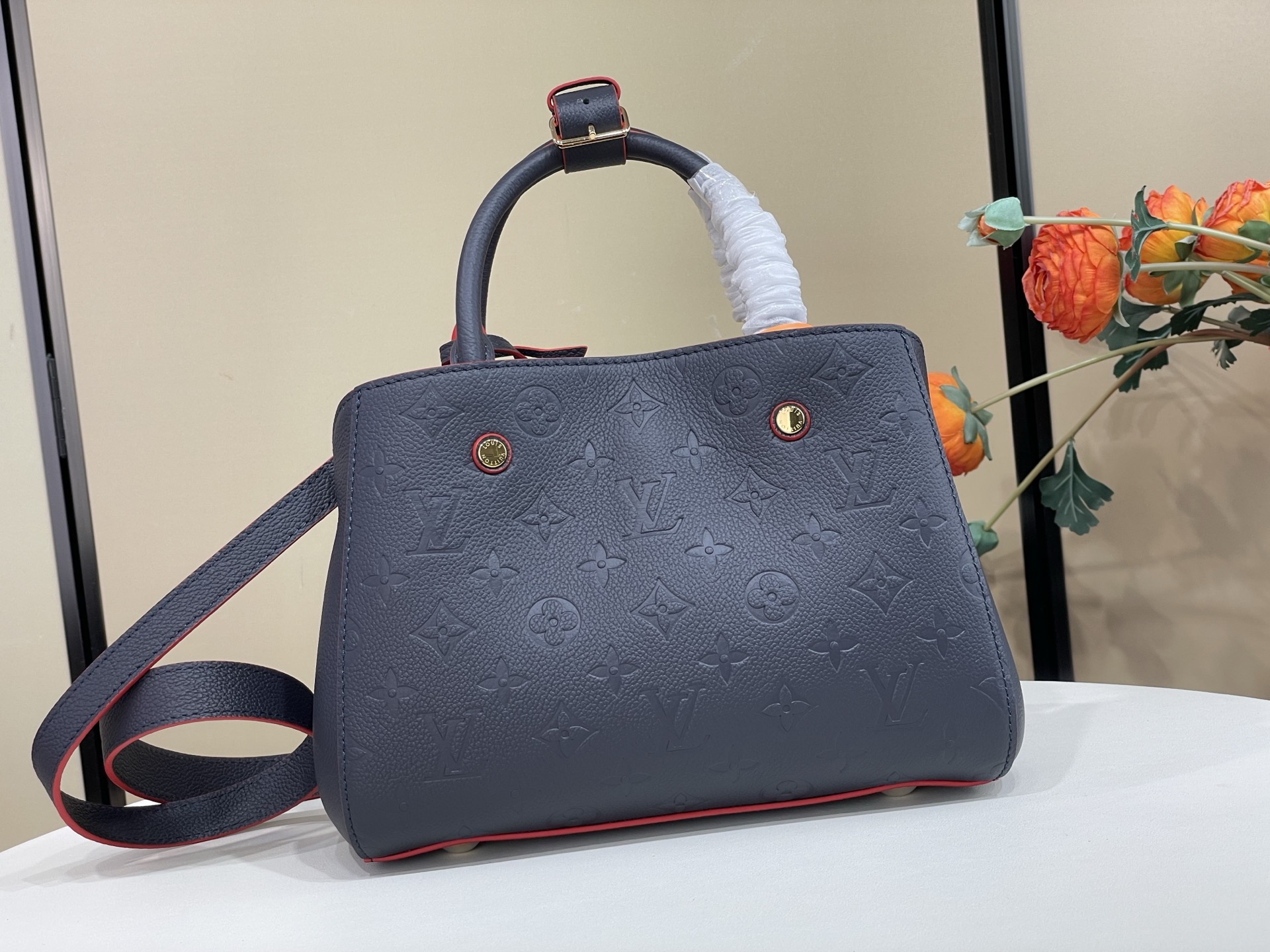 【顶级原单】【MONTAIGNE BB 手袋】M41053海军蓝压花（蒙田） 是活力四射的商务女士的理想之选 富有立体感
