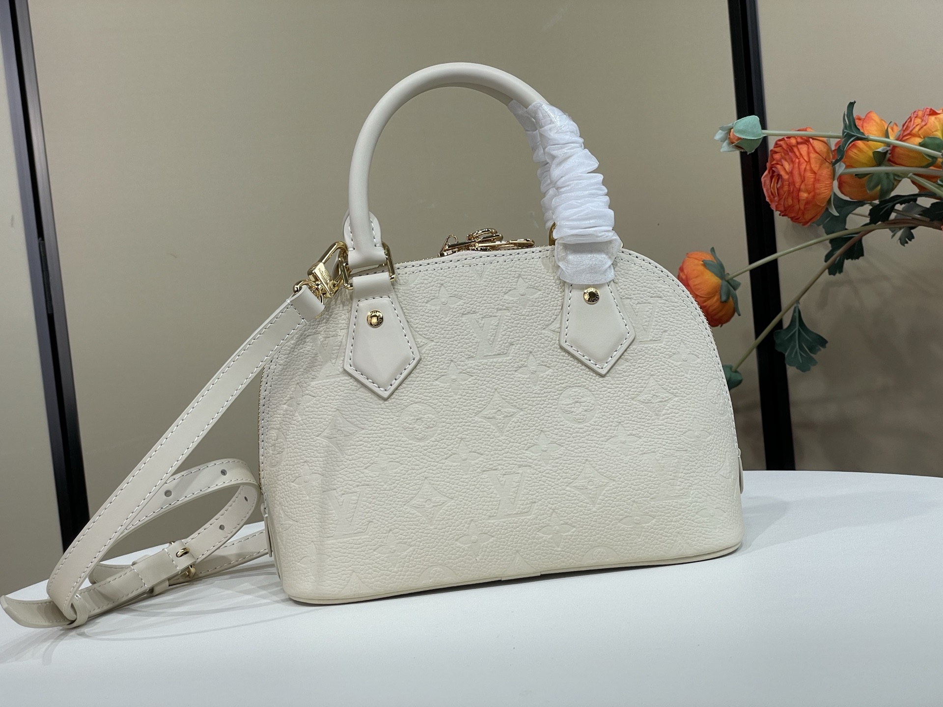 【顶级原单】【Alma BB 手袋】M26409 黑色 28661 深棕色  2A357 白色 (压花)散发着巴黎人优雅