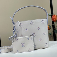 【顶级原单】【ALL IN BB 水桶手袋】M29835 白色/紫色(渐变) 本款 All In BB 手袋以经典 Mo 【顶级原单】【ALL IN BB 水桶手袋】M29835 白色/紫色(渐变) 本款 All In BB 手袋以经典 Mo