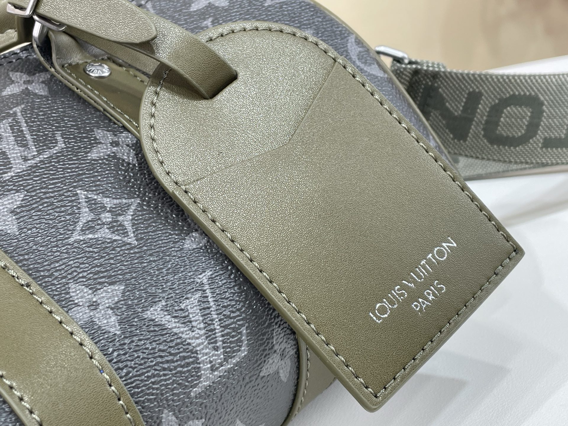 【顶级原单】【KEEPALL BANDOULIÈRE 25 手袋】M28638 黑花/绿色 本款 Keepall Ban 【顶级原单】【KEEPALL BANDOULIÈRE 25 手袋】M28638 黑花/绿色 本款 Keepall Ban