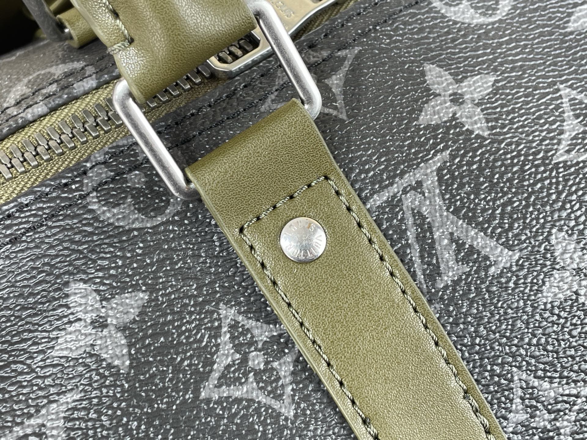 【顶级原单】【KEEPALL BANDOULIÈRE 45 旅行袋】M28837 黑花/绿色 本款 Keepall Ba