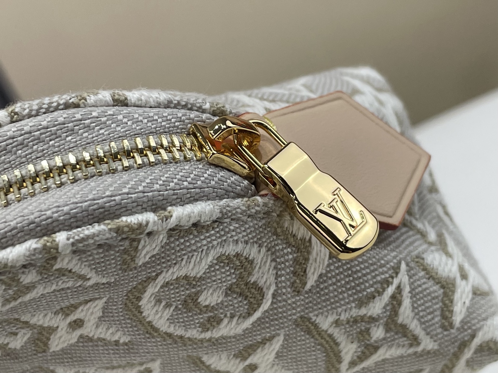 【顶级原单】【POCHETTE COSMÉTIQUE 小号化妆包】M2A320 白色 M2A419 粉色(提花)本款 P 【顶级原单】【POCHETTE COSMÉTIQUE 小号化妆包】M2A320 白色 M2A419 粉色(提花)本款 P