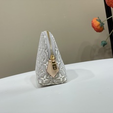 【顶级原单】【POCHETTE COSMÉTIQUE 小号化妆包】M2A320 白色 M2A419 粉色(提花)本款 P 【顶级原单】【POCHETTE COSMÉTIQUE 小号化妆包】M2A320 白色 M2A419 粉色(提花)本款 P