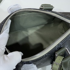 【KEEPALL BANDOULIÈRE 25 手袋】M28638 黑花/绿色 本款 Keepall Bandouliè 【KEEPALL BANDOULIÈRE 25 手袋】M28638 黑花/绿色 本款 Keepall Bandouliè