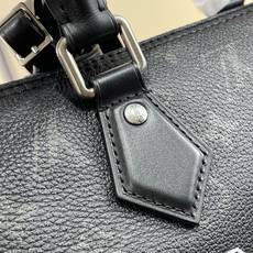 【顶级原单】【Speedy Bandoulière 30 手袋】M26177 黑色/红色 Speedy Bandou 【顶级原单】【Speedy Bandoulière 30 手袋】M26177 黑色/红色 Speedy Bandou