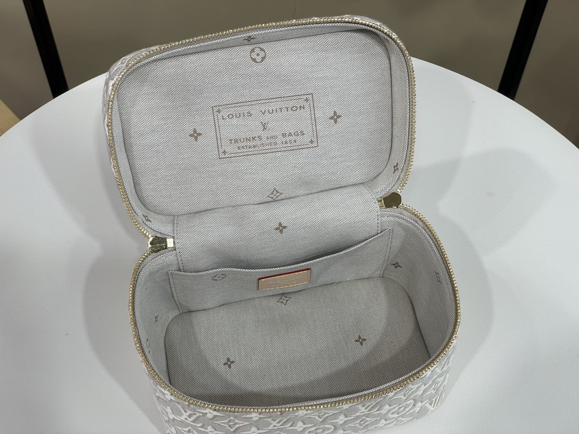【顶级原单】【NICE 迷你化妆包】 m29667 粉色/提花 本款 Nice 迷你化妆包取材 Monogram Emb