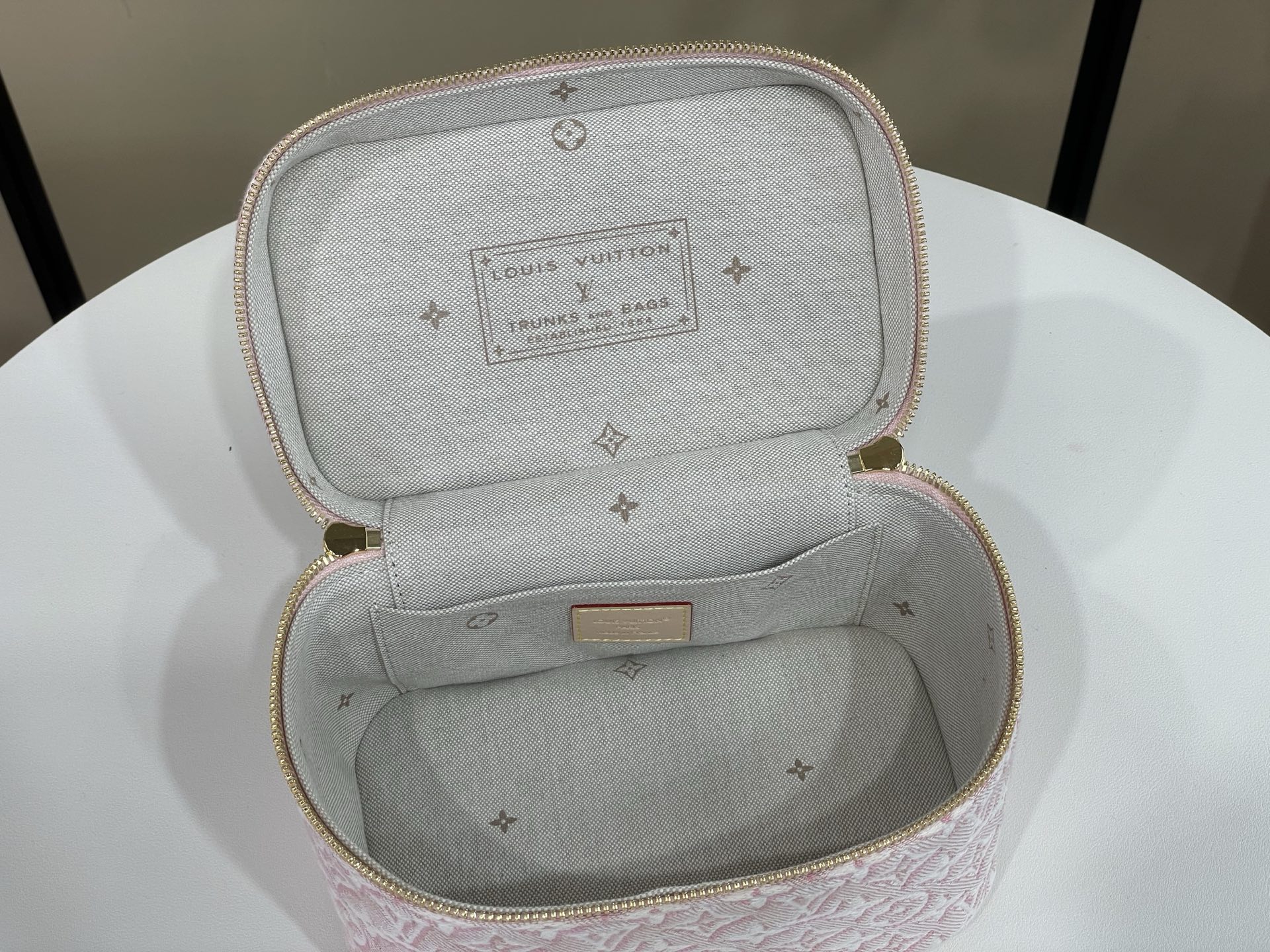 【顶级原单】【NICE 迷你化妆包】 m29667 粉色/提花 本款 Nice 迷你化妆包取材 Monogram Emb
