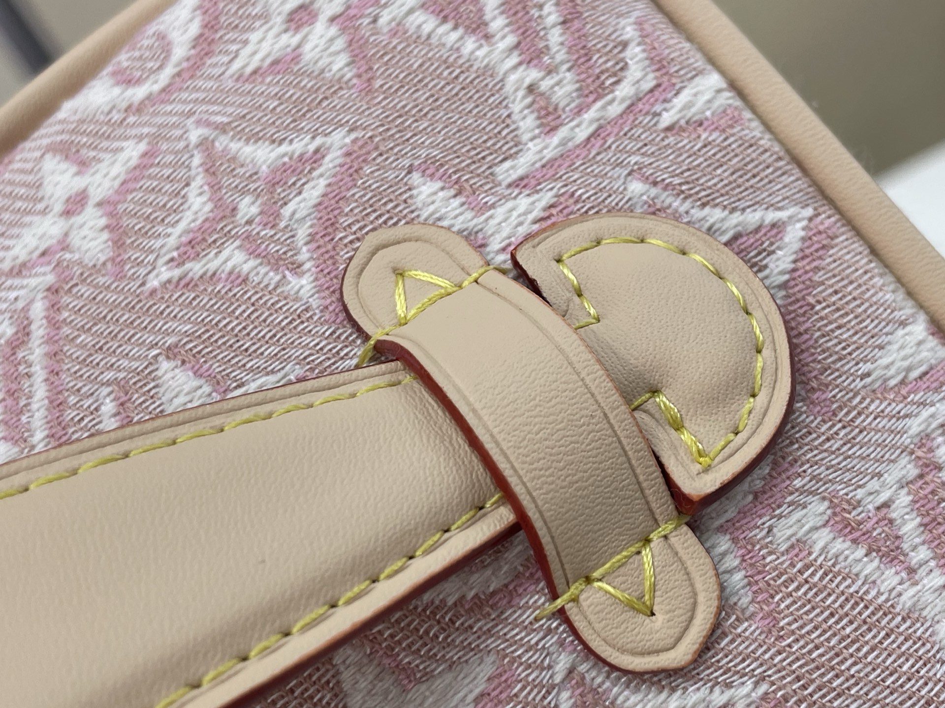 【顶级原单】【NICE 迷你化妆包】 m29667 粉色/提花 本款 Nice 迷你化妆包取材 Monogram Emb