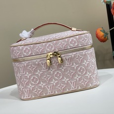 【顶级原单】【NICE 迷你化妆包】 m29667 粉色/提花 本款 Nice 迷你化妆包取材 Monogram Emb 【顶级原单】【NICE 迷你化妆包】 m29667 粉色/提花 本款 Nice 迷你化妆包取材 Monogram Emb
