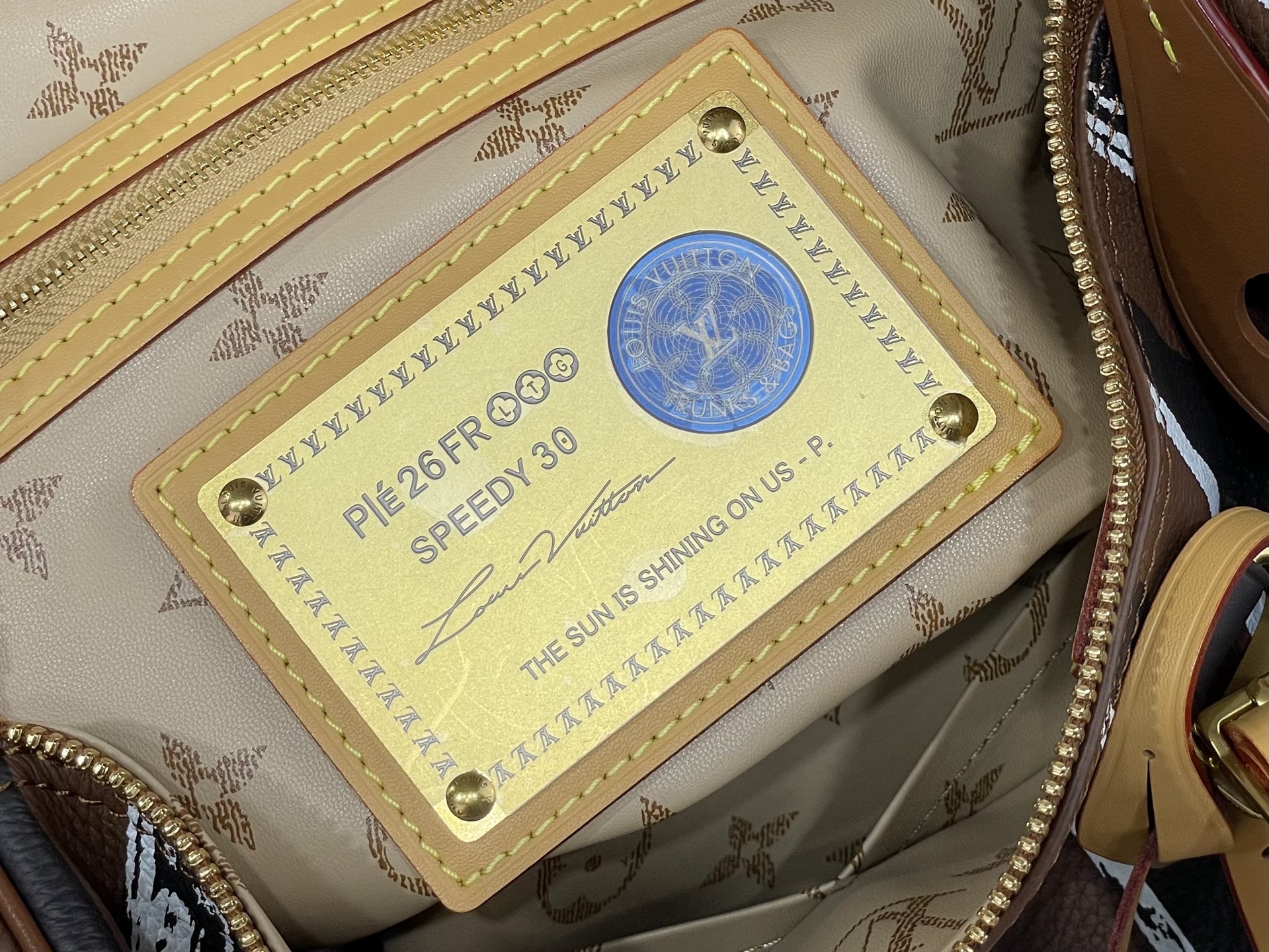 【顶级原单】【Speedy Bandoulière 30 手袋】M28190 深咖色(条纹) 以瞩目条纹道出 Phar 【顶级原单】【Speedy Bandoulière 30 手袋】M28190 深咖色(条纹) 以瞩目条纹道出 Phar
