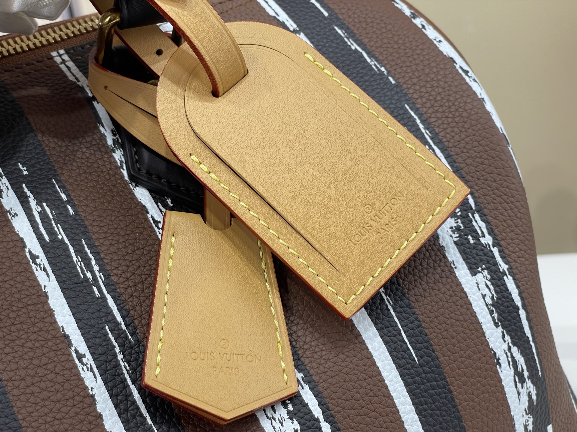 【顶级原单】【Speedy Bandoulière 30 手袋】M28190 深咖色(条纹) 以瞩目条纹道出 Phar 【顶级原单】【Speedy Bandoulière 30 手袋】M28190 深咖色(条纹) 以瞩目条纹道出 Phar