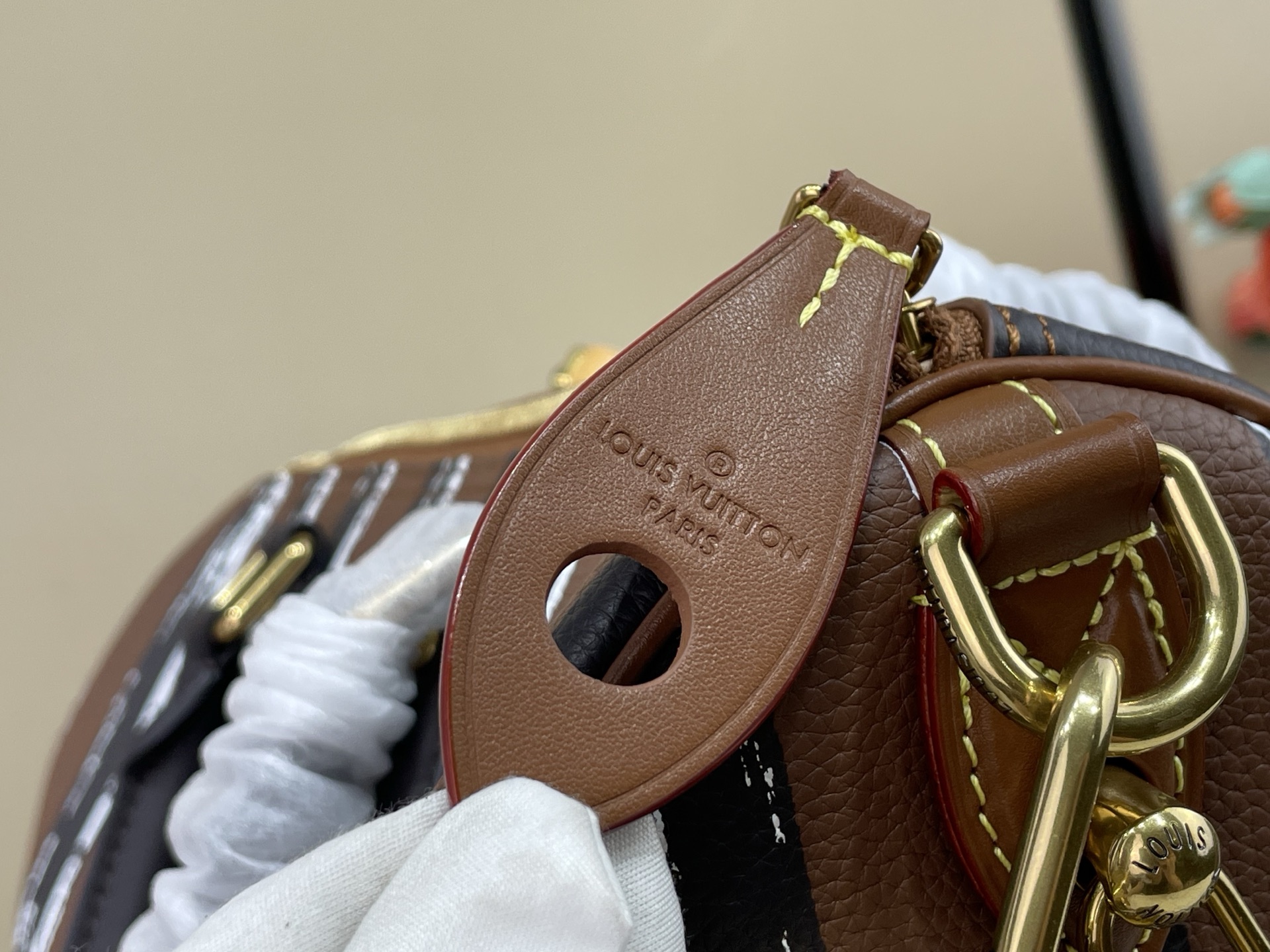 【顶级原单】【Speedy Bandoulière 30 手袋】M28190 深咖色(条纹) 以瞩目条纹道出 Phar 【顶级原单】【Speedy Bandoulière 30 手袋】M28190 深咖色(条纹) 以瞩目条纹道出 Phar