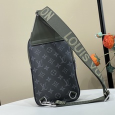 【顶级原单】【Avenue Slingbag PM 单肩 手袋】M28735 黑花/绿色 大道斜挎包以Monogram 【顶级原单】【Avenue Slingbag PM 单肩 手袋】M28735 黑花/绿色 大道斜挎包以Monogram