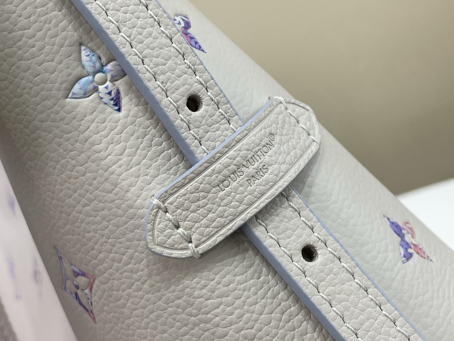 【顶级原单】【CARRYALL EAST-WEST 手袋】M2A369 白色紫色内里（渐变）本款 CarryAll 手袋