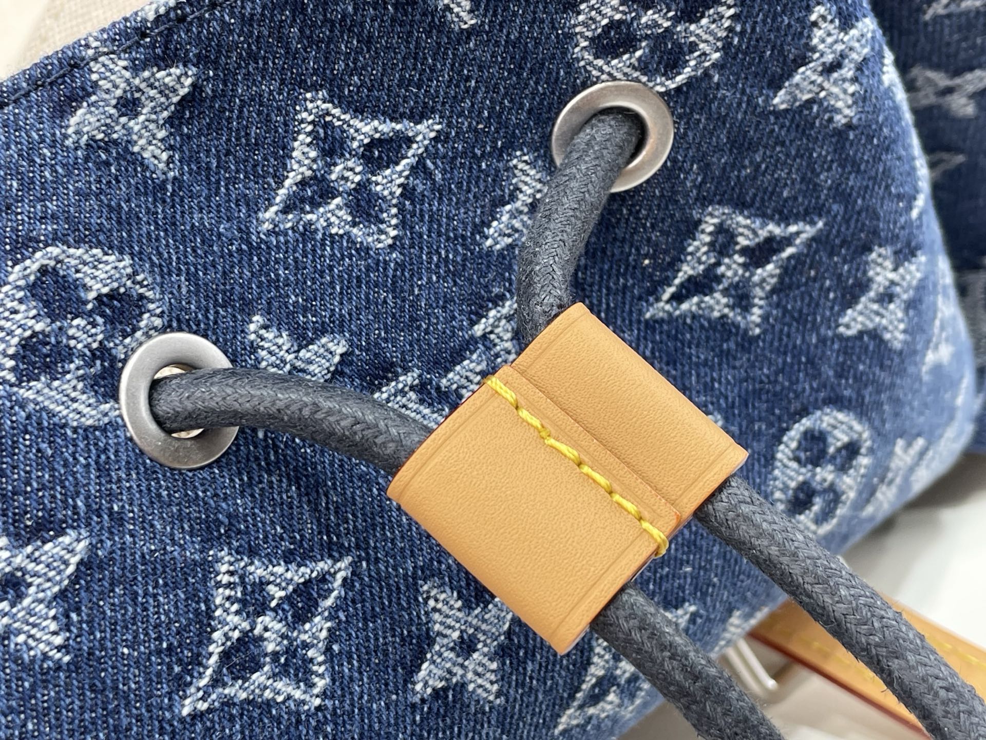 【顶级原单】【CHRISTOPHER 中号双肩包】 m27554 蓝色牛仔（花卉-刺绣）本款 Christopher 中