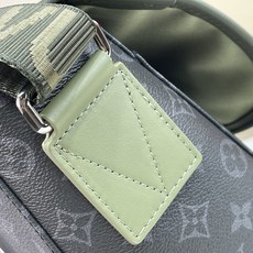 【顶级原单】【COURRIER 邮差包】M28629 黑花/绿色 本款 Courrier 邮差包采用 Monogram 【顶级原单】【COURRIER 邮差包】M28629 黑花/绿色 本款 Courrier 邮差包采用 Monogram