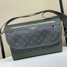 【顶级原单】【COURRIER 邮差包】M28629 黑花/绿色 本款 Courrier 邮差包采用 Monogram 【顶级原单】【COURRIER 邮差包】M28629 黑花/绿色 本款 Courrier 邮差包采用 Monogram