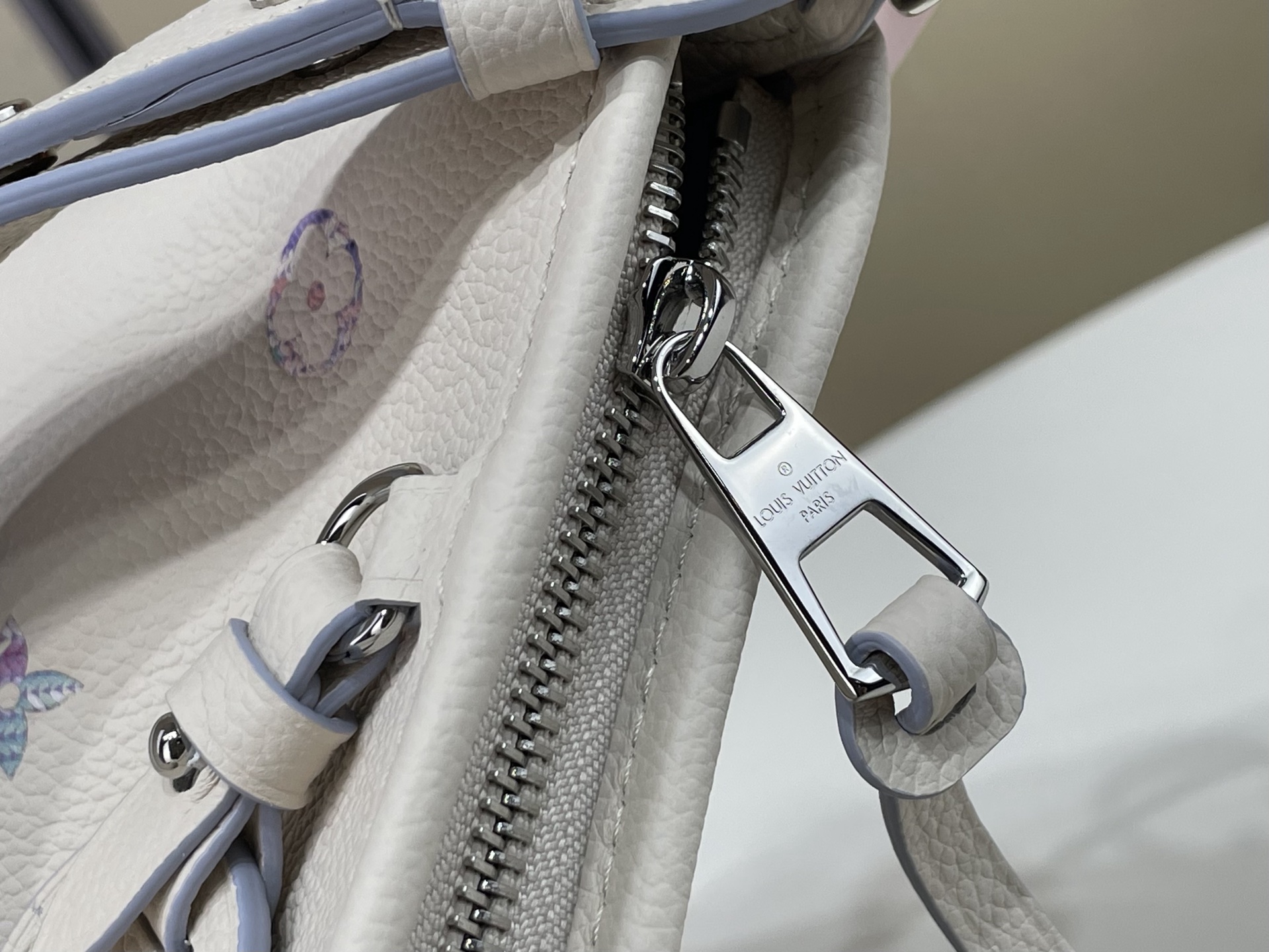 【顶级原单】【CARRYALL EAST-WEST 手袋】M2A369 白色/紫色内里（渐变） 本款 CarryAll 