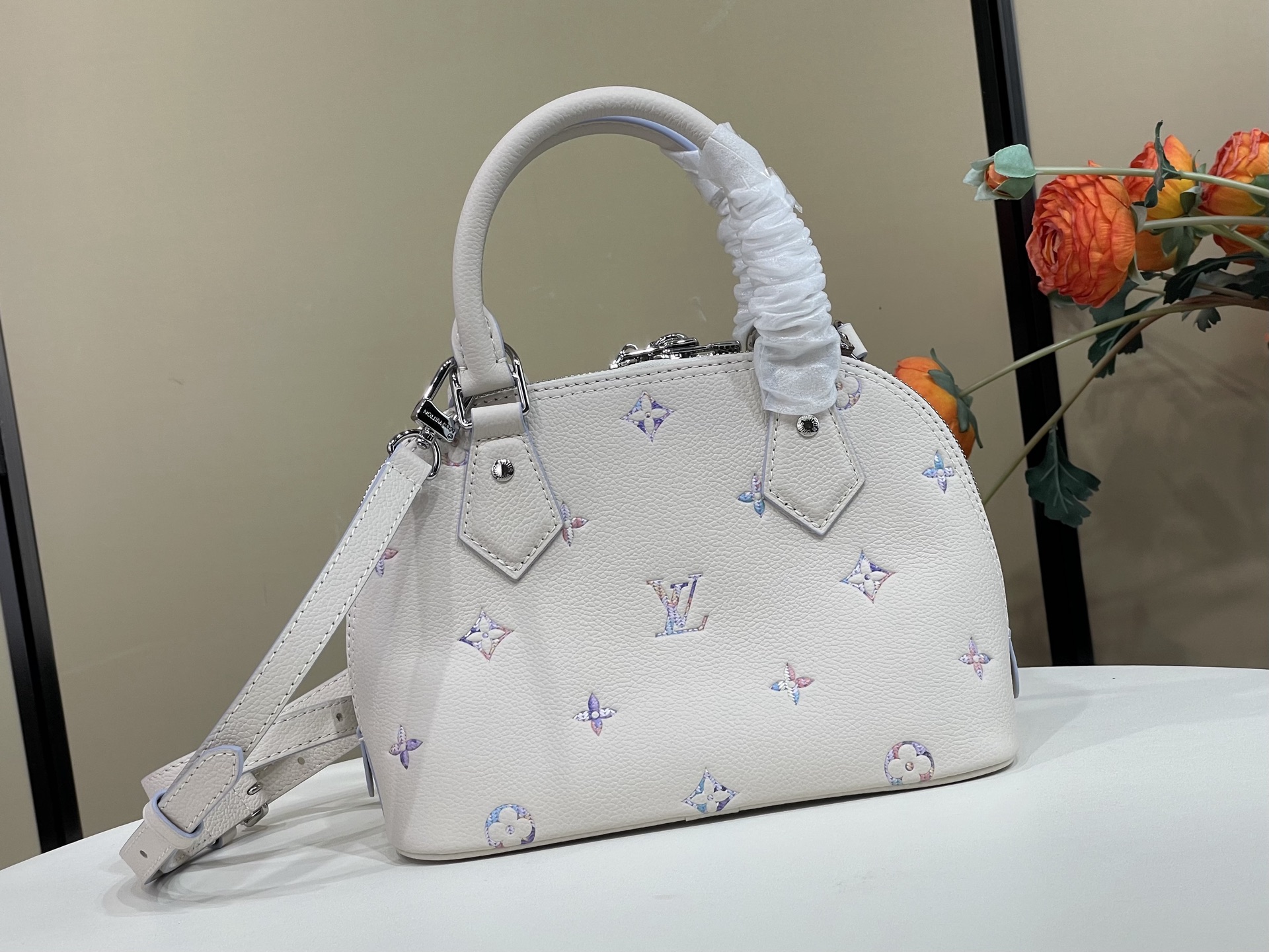 【顶级原单】【ALMA BB 手袋】M2A086 白色/紫色内里（渐变）本款 Alma BB 手袋出自 Monogram