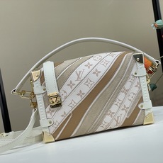 【顶级原单】【Side Trunk 中号手袋】M29666白花/拼色(沙丘)以别致拼接设计演绎新季风尚。粒面皮革与 Mo 【顶级原单】【Side Trunk 中号手袋】M29666白花/拼色(沙丘)以别致拼接设计演绎新季风尚。粒面皮革与 Mo