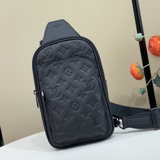 【顶级原单】【Avenue Slingbag PM 单肩胸包】M2A354 黑色 (压花) Avenue Slingba 【顶级原单】【Avenue Slingbag PM 单肩胸包】M2A354 黑色 (压花) Avenue Slingba
