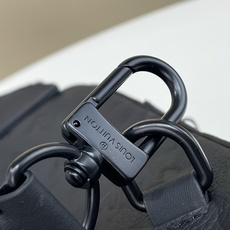 【顶级原单】【Avenue Slingbag PM 单肩胸包】M2A354 黑色 (压花) Avenue Slingba 【顶级原单】【Avenue Slingbag PM 单肩胸包】M2A354 黑色 (压花) Avenue Slingba
