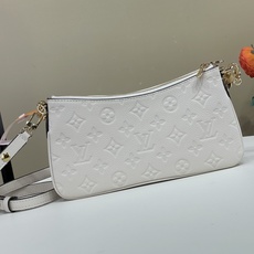 【顶级原单】【Liv pochette 链条 手袋】M83001 黑色 M11916 棕色 M3A838 白色 (压花 【顶级原单】【Liv pochette 链条 手袋】M83001 黑色 M11916 棕色 M3A838 白色 (压花