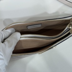 【顶级原单】【Liv pochette 链条 手袋】M83001 黑色 M11916 棕色 M3A838 白色 (压花 【顶级原单】【Liv pochette 链条 手袋】M83001 黑色 M11916 棕色 M3A838 白色 (压花