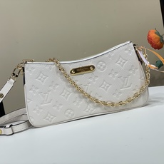 【顶级原单】【Liv pochette 链条 手袋】M83001 黑色 M11916 棕色 M3A838 白色 (压花 【顶级原单】【Liv pochette 链条 手袋】M83001 黑色 M11916 棕色 M3A838 白色 (压花