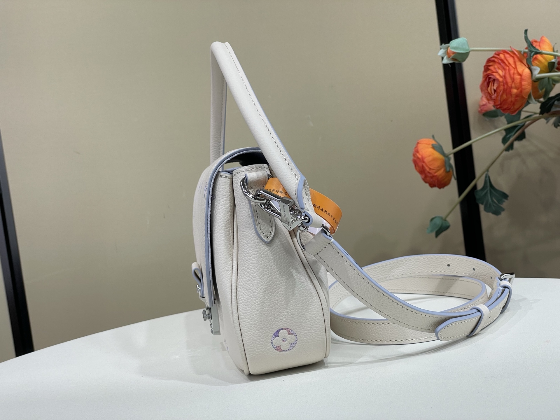 【顶级原单】【POCHETTE MÉTIS SOFT 小号手袋】M2A332 白色/紫色内里（渐变） 本款 Pochet