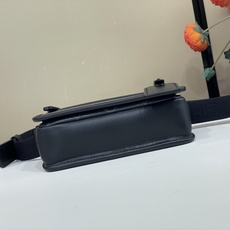 【顶级原单】【BOSPHORE 迷你邮差手袋 】m12599 黑花 Bosphore 迷你手袋得名于品牌 2000 年代 【顶级原单】【BOSPHORE 迷你邮差手袋 】m12599 黑花 Bosphore 迷你手袋得名于品牌 2000 年代