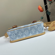 【顶级原单】【SATCHEL 迷你邮差斜挎包】M2A647 浅蓝色/牛仔 本款 Satchel 迷你斜挎包以 Monog 【顶级原单】【SATCHEL 迷你邮差斜挎包】M2A647 浅蓝色/牛仔 本款 Satchel 迷你斜挎包以 Monog