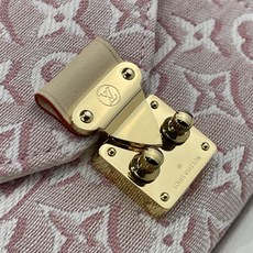 【顶级原单】【POUCH METIS 腰带】 M4930Z 粉色(提花) 本款 LV Pouch Metis 腰带以考究 【顶级原单】【POUCH METIS 腰带】 M4930Z 粉色(提花) 本款 LV Pouch Metis 腰带以考究