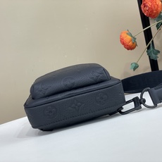 【顶级原单】【Avenue Slingbag PM 单肩胸包】M2A354 黑色 (压花) Avenue Slingba 【顶级原单】【Avenue Slingbag PM 单肩胸包】M2A354 黑色 (压花) Avenue Slingba