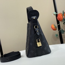 【顶级原单】【ALL IN BB 水桶手袋 】M3A156 黑花丝印 本款 All In BB 手袋出自 Monogra 【顶级原单】【ALL IN BB 水桶手袋 】M3A156 黑花丝印 本款 All In BB 手袋出自 Monogra
