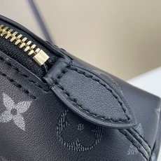 【顶级原单】【Squire East-West 单肩手袋】M3A167黑花 出自 Monogram Ink 系列,以亮泽 【顶级原单】【Squire East-West 单肩手袋】M3A167黑花 出自 Monogram Ink 系列,以亮泽